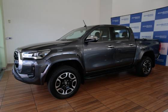TOYOTA HILUX 2.8 D-4D TURBO DIESEL CD SRX PLUS 4X4 AUTOMÁTICO TOYOTA HILUX 2.8 D-4D TURBO DIESEL CD SRX PLUS 4X4 AUTOMÁTICO
